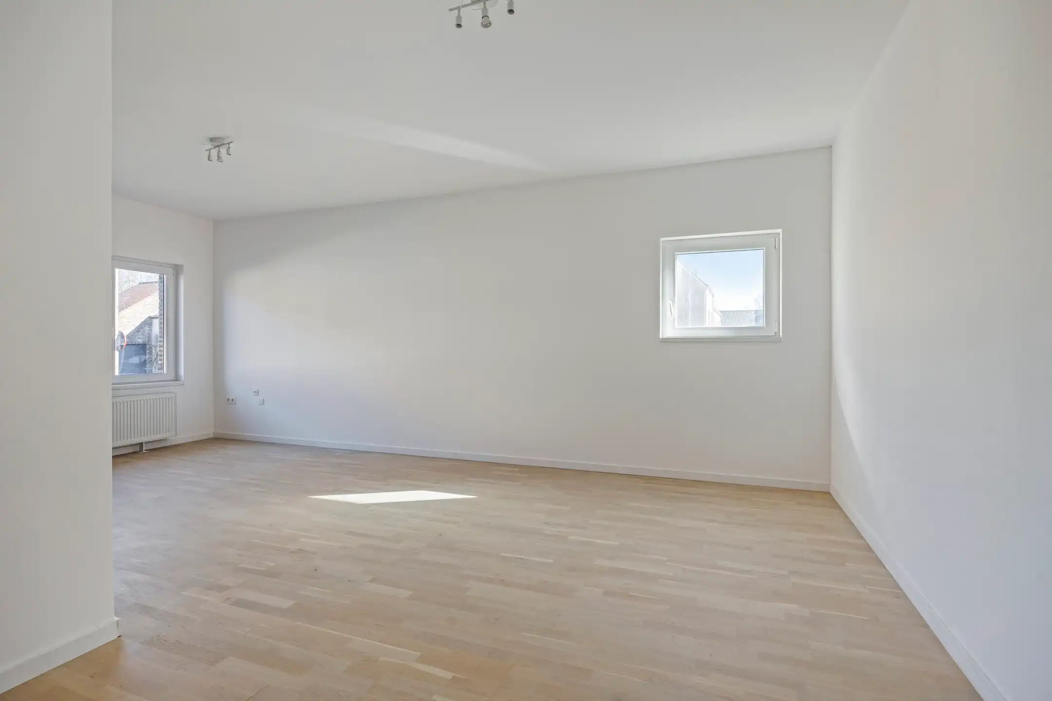 Gelijkvloers, gerenoveerd appartement met 2 slaapkamers foto 5