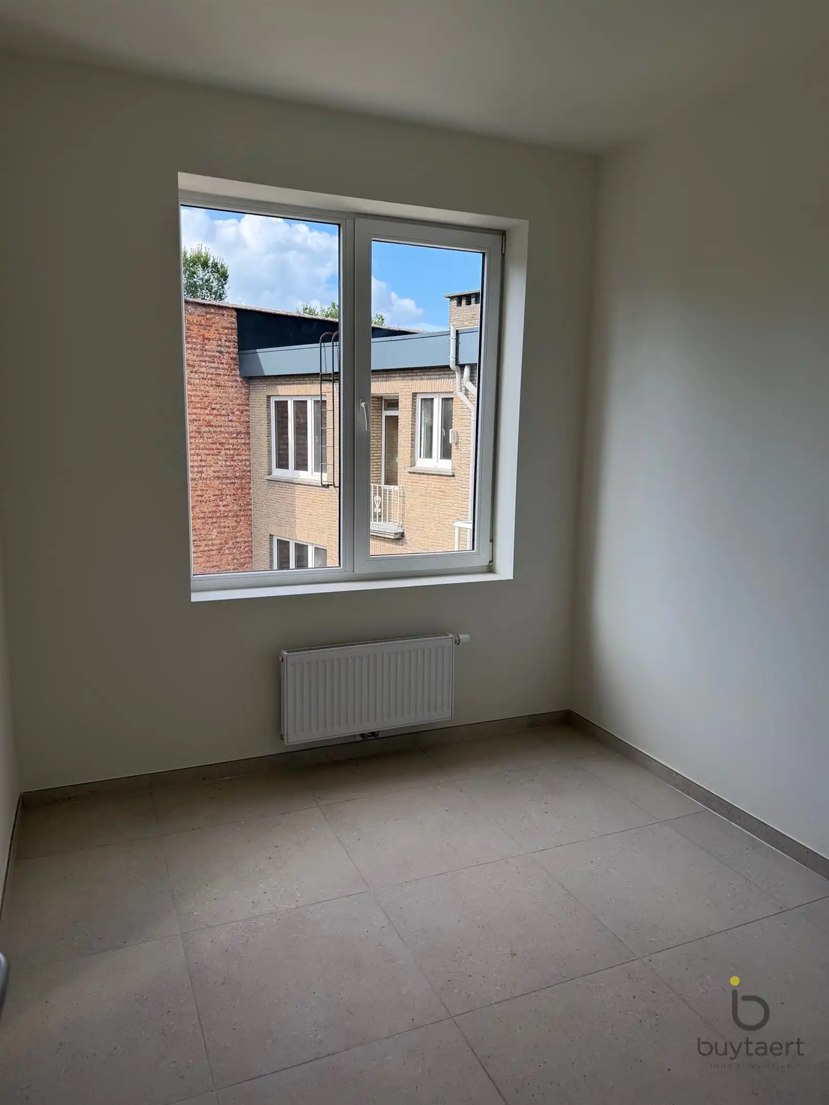 Gerenoveerd 3 slaapkamer appartement op top locatie! foto 7