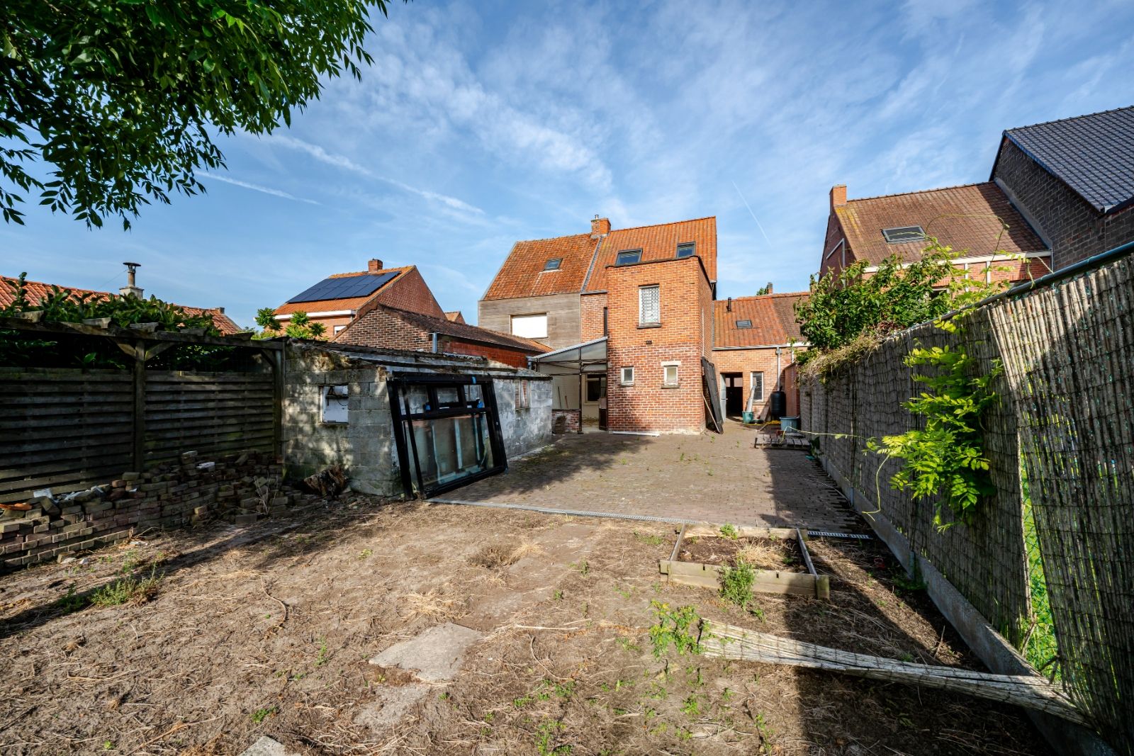 Eerste kijkdag 28/06/2025 tussen 09.00 en 10.00 uur! Af te werken woning met garage! foto 24
