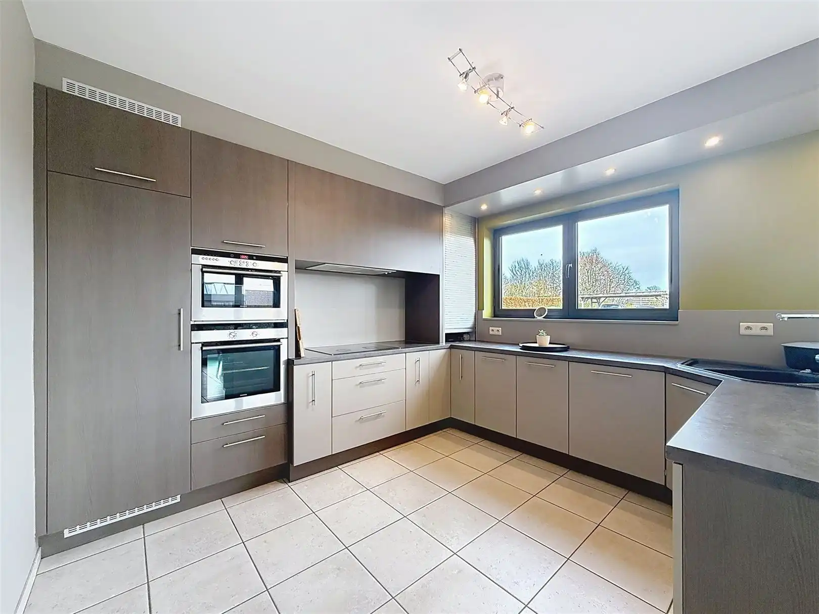 Ruime open bebouwing, 3 slpks, garage, tuin, 16a 05ca foto 16