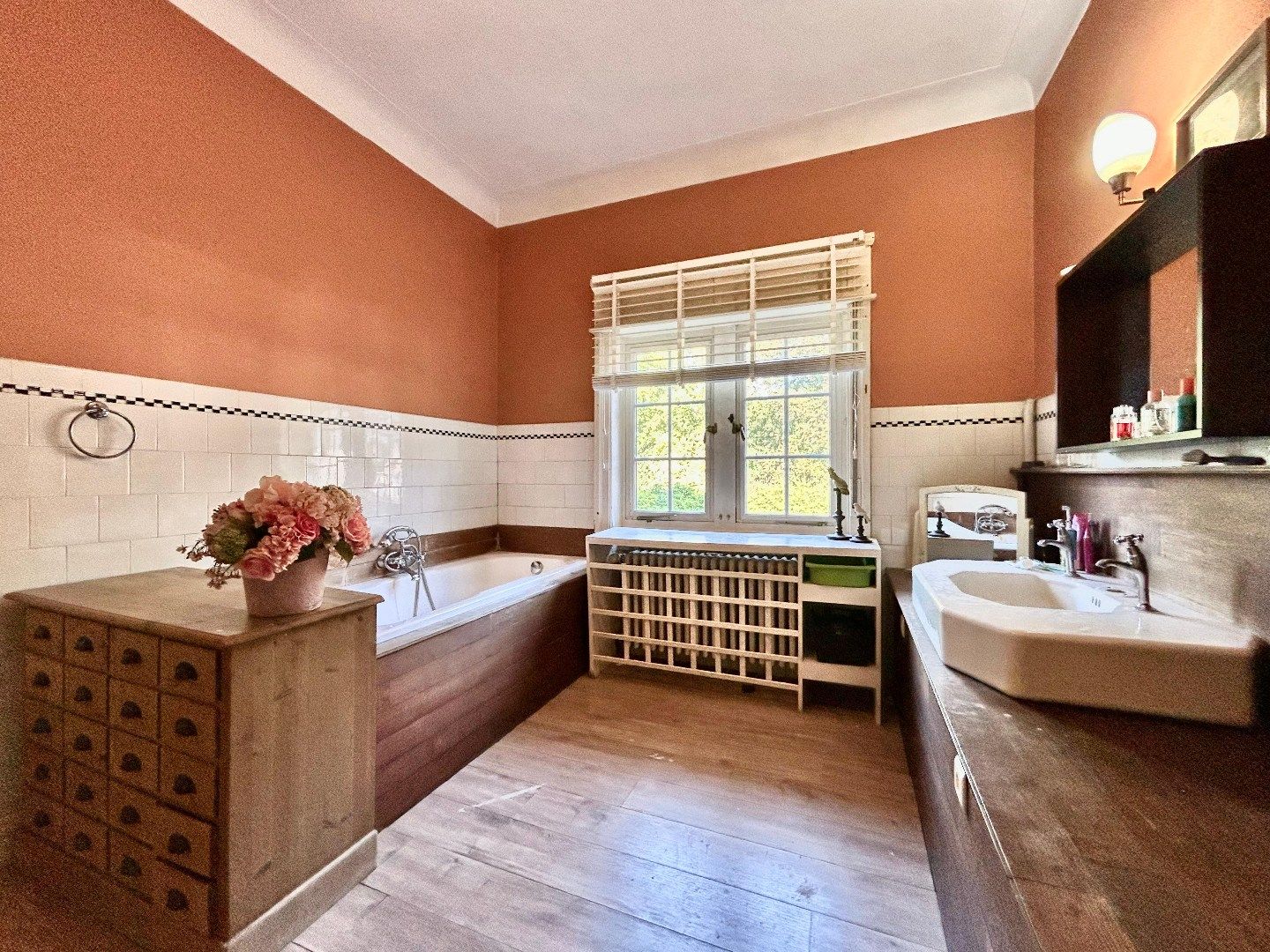 Te renoveren statige en karaktervolle villa op een royaal perceel foto 19