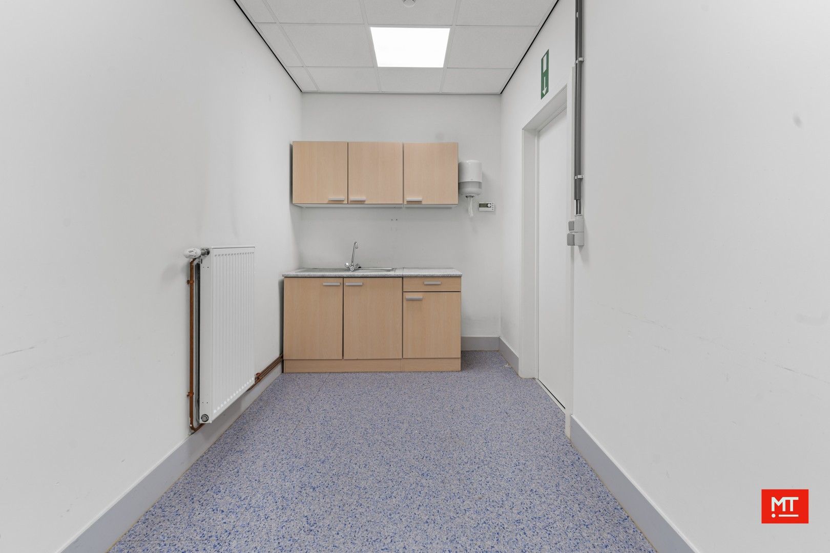 Baanwinkel te huur in het Mammoet Center te Roeselare foto 13