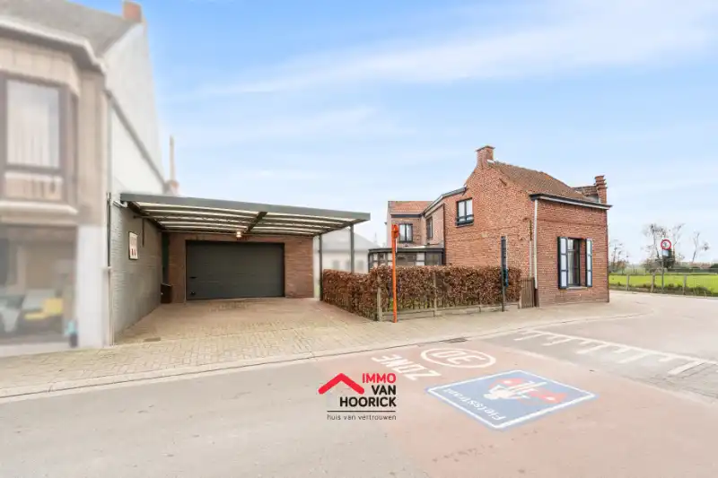 Instapklare woning met 3 slaapkamers, garage 72m² en carport 39m² !! foto {{pictureIndex}}