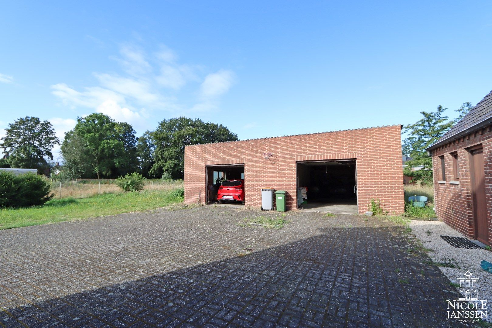 Ruime gezinswoning met dubbele garage in het centrum van Molenbeersel foto 19