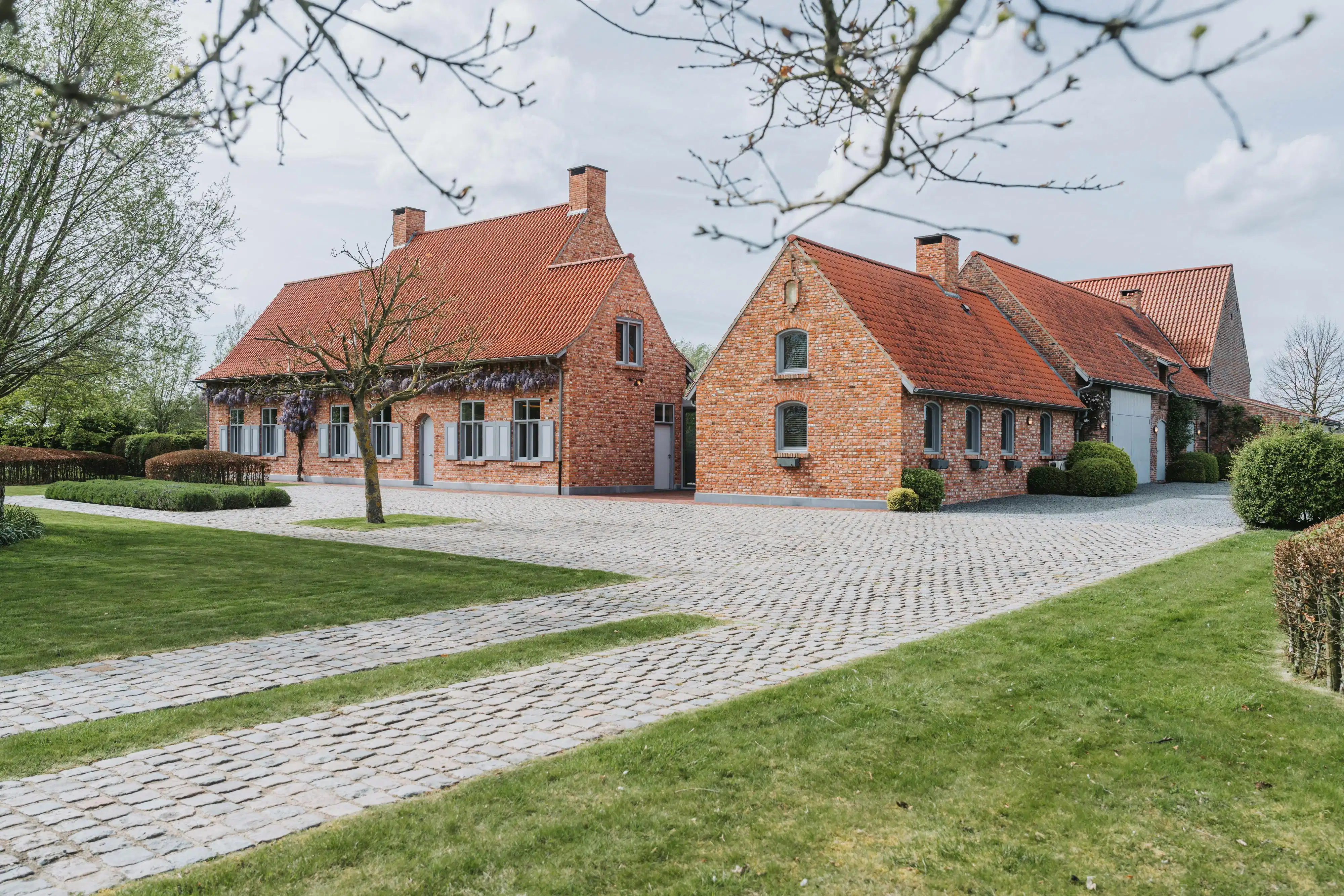 Uitzonderlijk landhuis te koop in Heuvelland op 1HA foto {{pictureIndex}}