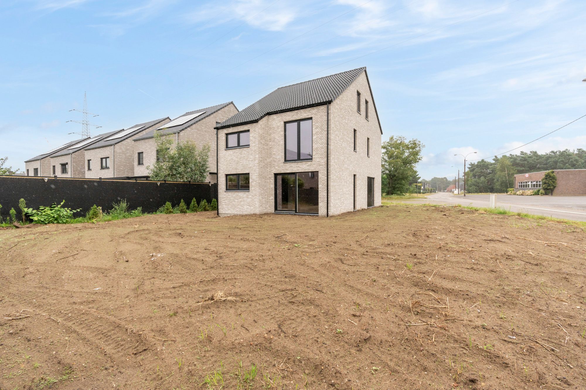 IDEALIS VASTGOED - ROYALE CASCO-WONING MET EEN HEERLIJK LICHTRIJKE WOONKAMER MET OPEN KEUKEN EN AANSLUITEND DE BERGPLAATS, 3 SLAAPKAMERS (MEER MOGELIJK), EEN RUIME BADKAMER EN RUIME 2DE VERDIEPING OP KNAP HOEKPERCEEL VAN +- 5A 54CA! foto 8