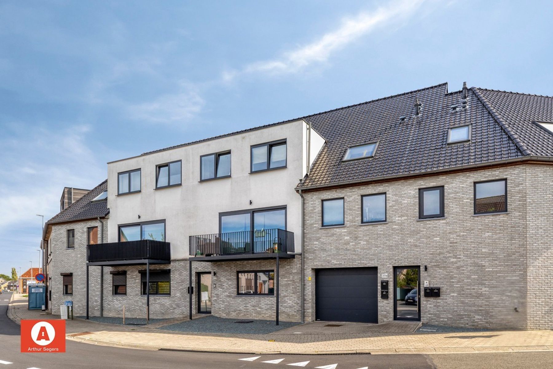 Gelijkvloers appartement met tuin (Z) en 2 staanplaatsen foto 2
