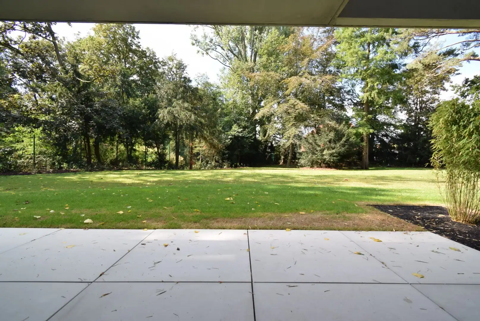 UNIEK INSTAPKLAAR GELIJKVLOERS APPARTEMENT IN EEN GROENE OMGEVING. foto 19