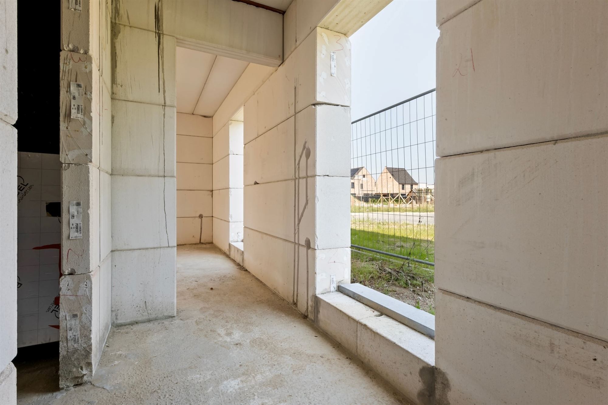 CASCO HALFOPEN BEBOUWING IN MODERNE STIJL MET CARPORT IN ALKEN foto 6