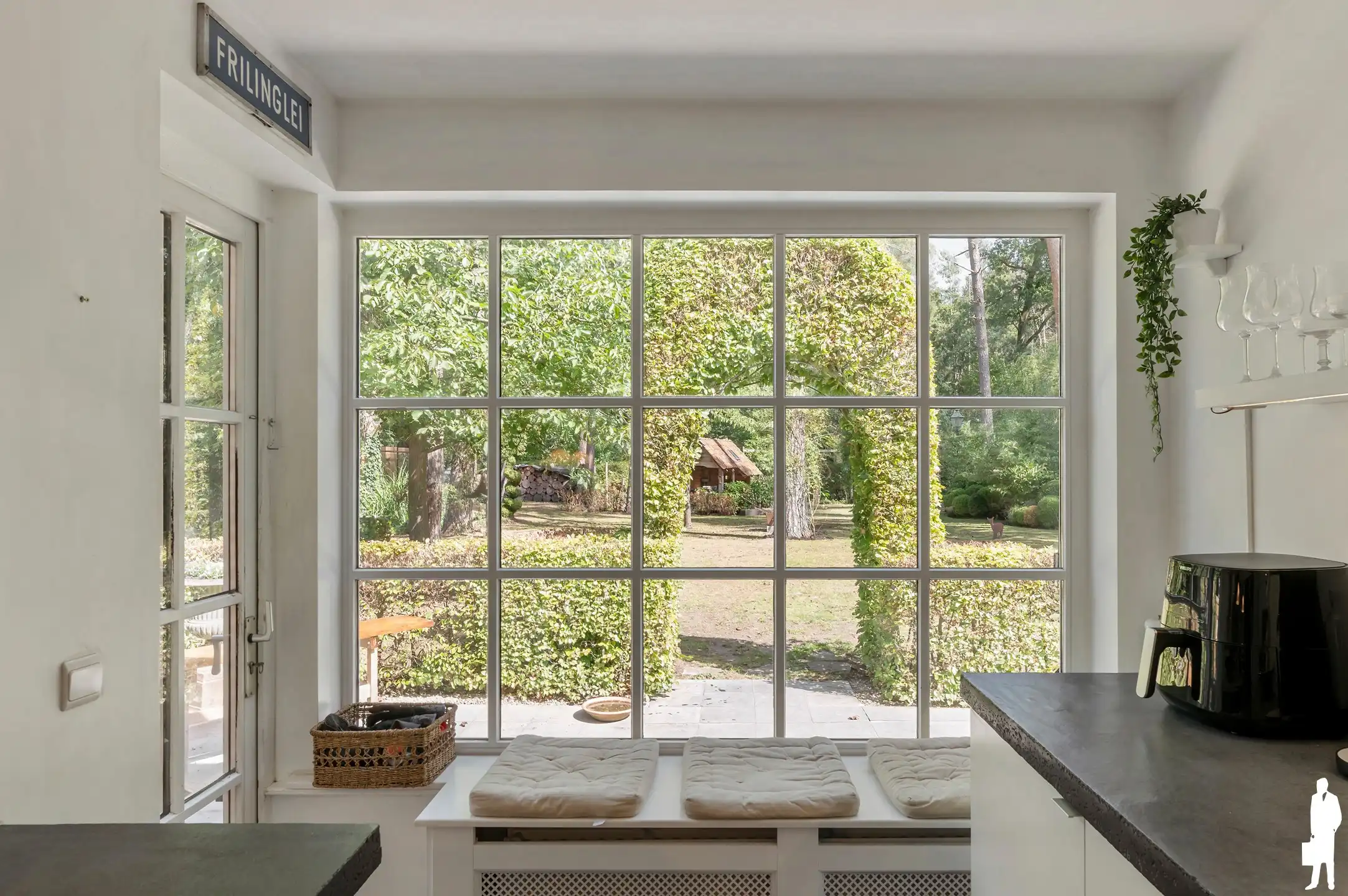 Tijdloze villa op mooi perceel van ca. 1.841m² in een uiterst rustige omgeving in Brasschaat! foto 9