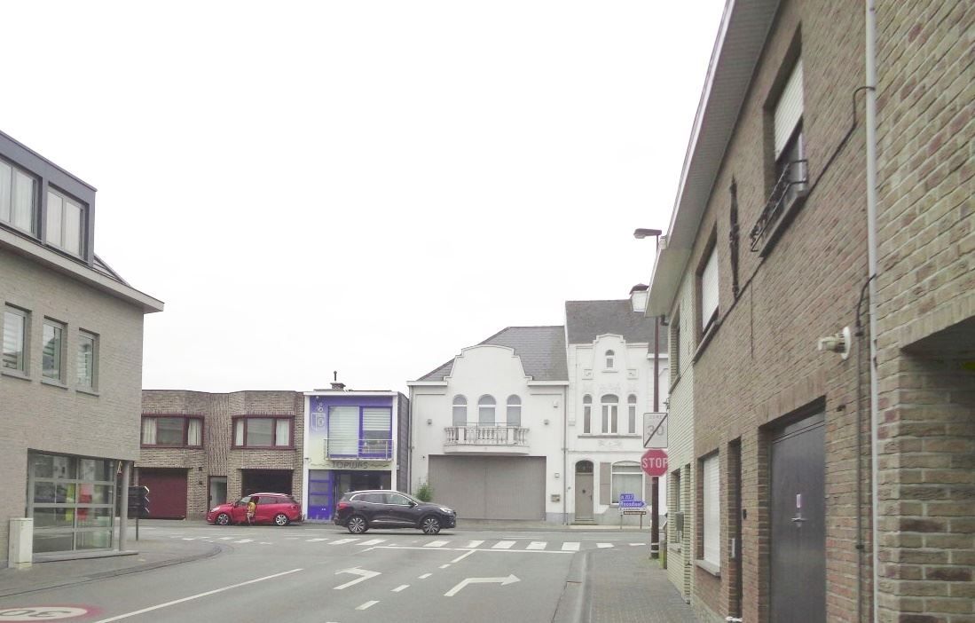 RECENT COMMERCIEEL GELIJKVLOERS OF KANTOOR foto 2