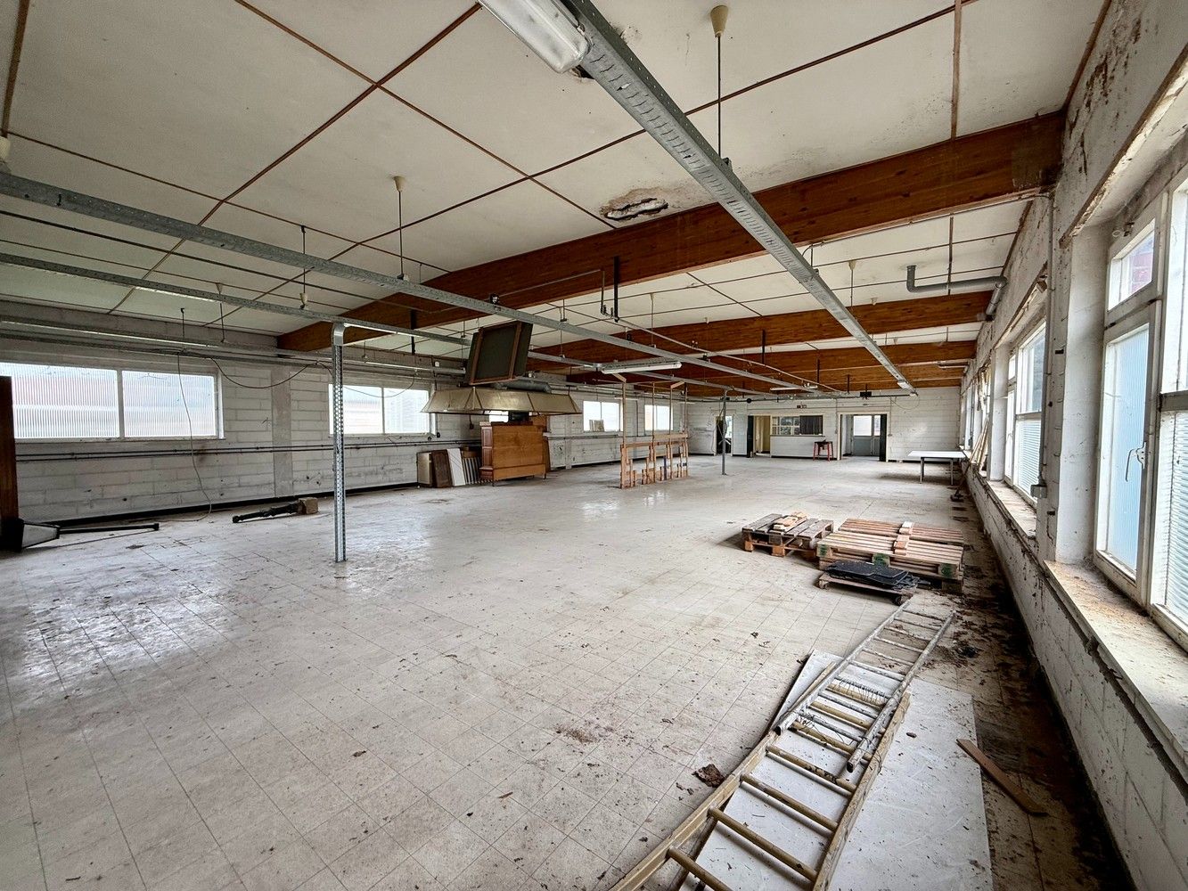 Heel ruime loods te Elst! foto {{pictureIndex}}