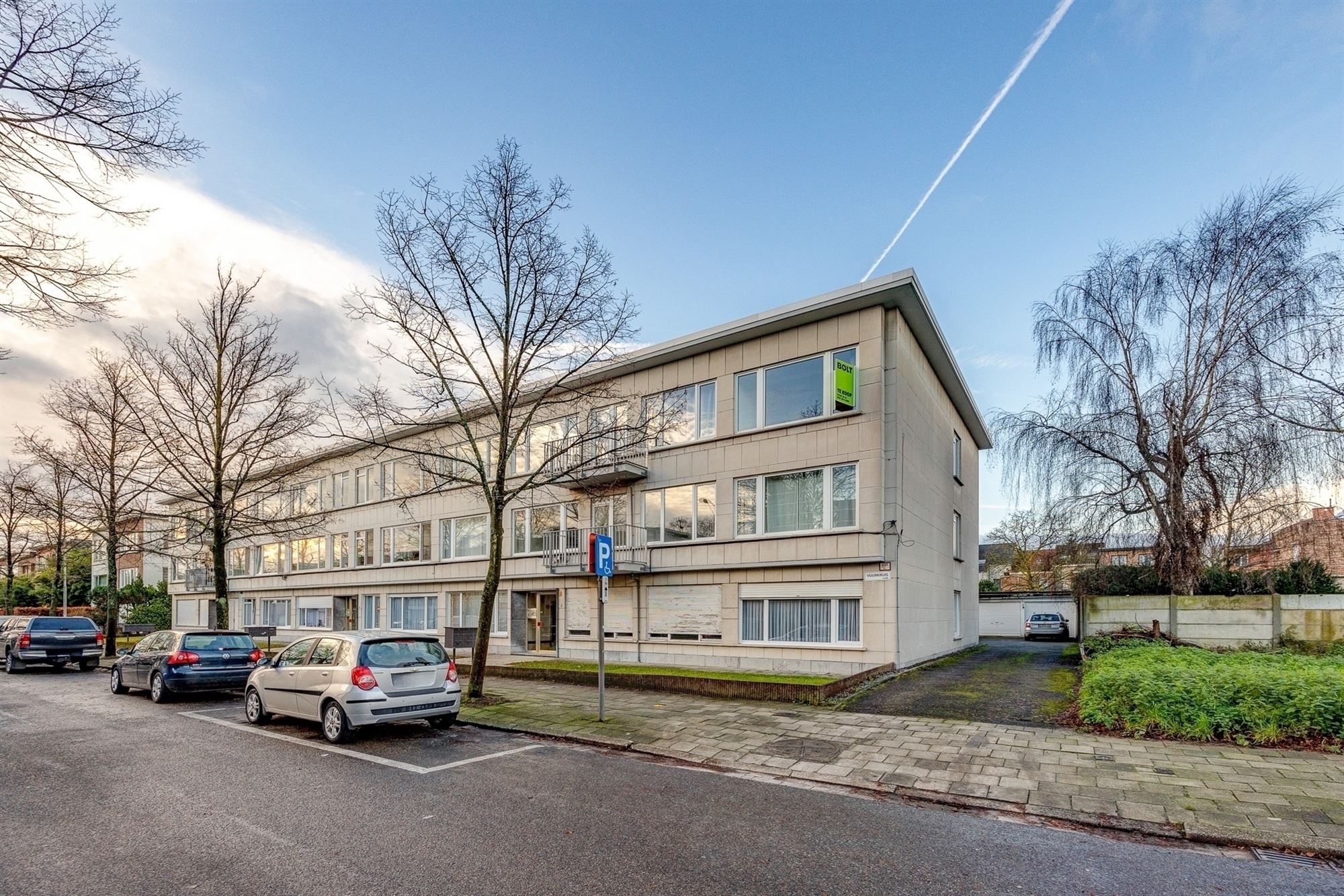 Overdekte autostaanplaats vlakbij centrum Wilrijk foto 3