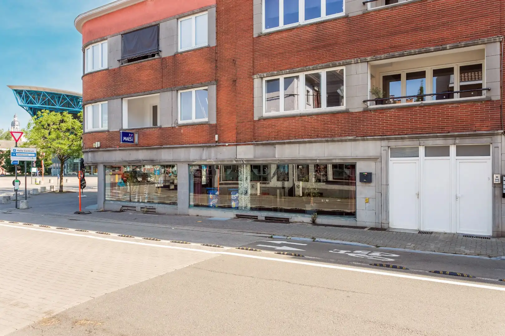 Ruim handelsgelijkvloers in centrum Halle foto 3