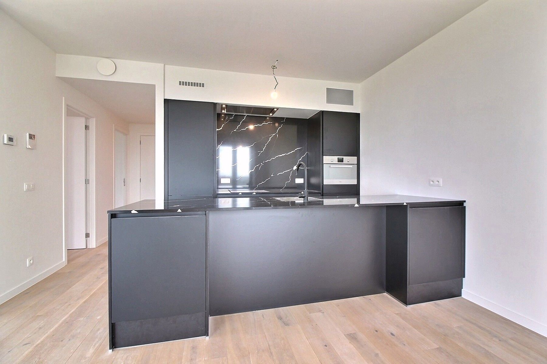 Ruim 2-kamerappartement met panoramisch zicht op toplocatie foto 2