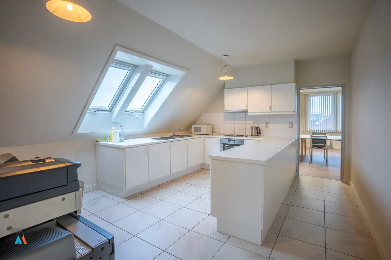 Kantoorgebouw met dakappartement foto 23