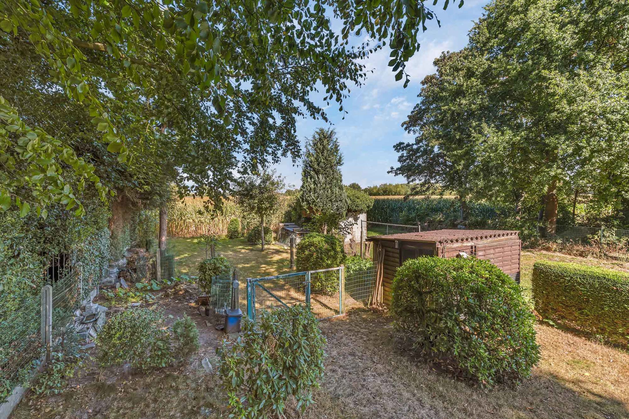 Te renoveren bungalow met aparte woonunit op topligging foto 11