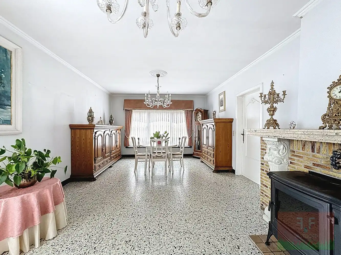 Open gezinswoning met ruime slaapkamers, garage en open tuin te Vlierzele foto 7