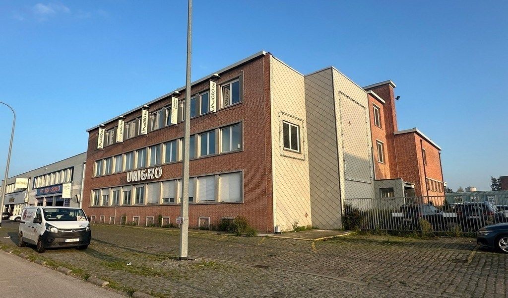 Budgetvriendelijke kantoren met opslagmogelijkheid te huur in Sint-Niklaas foto {{pictureIndex}}