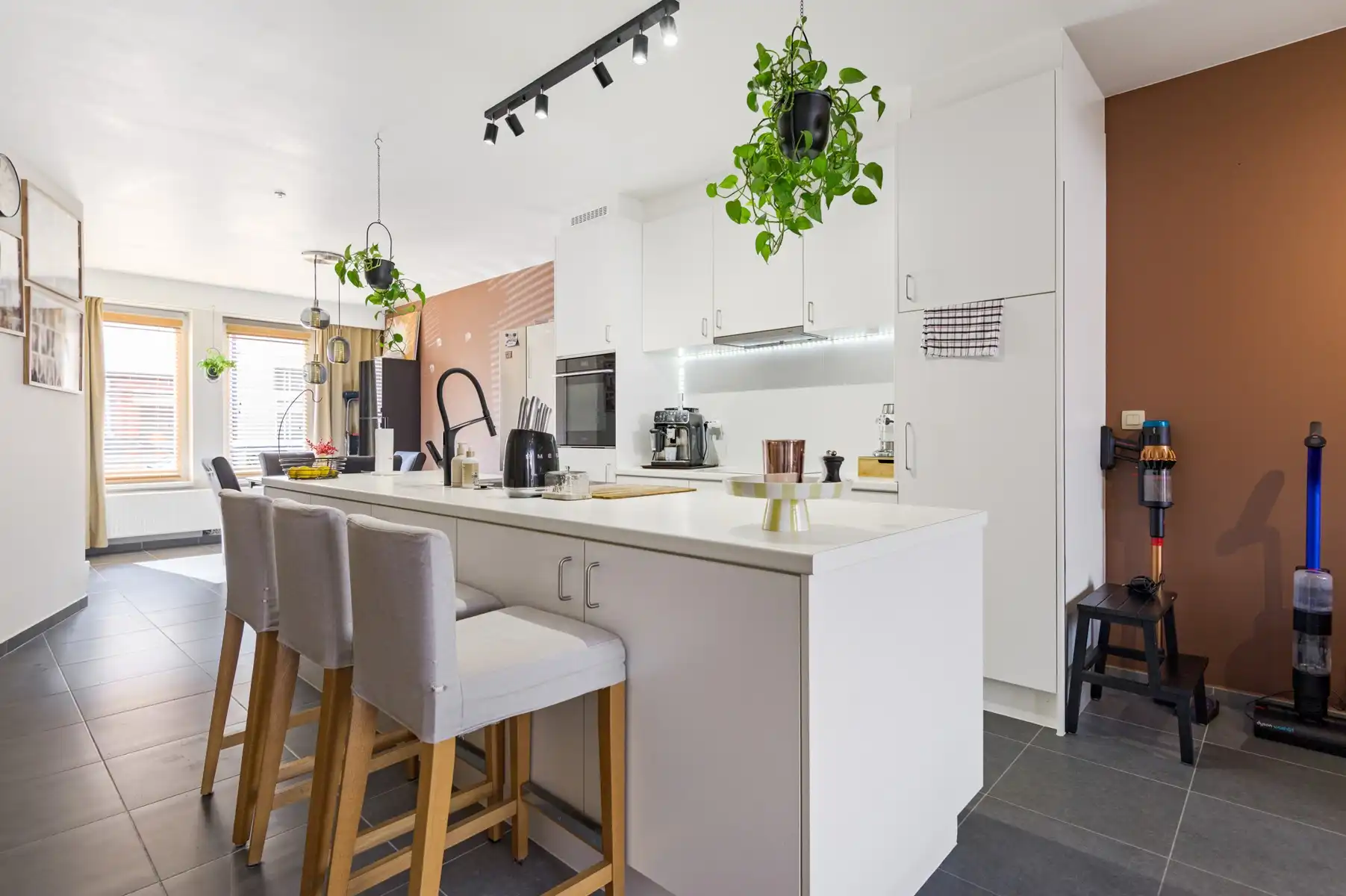 Recente woning op centrale ligging met garage foto 5