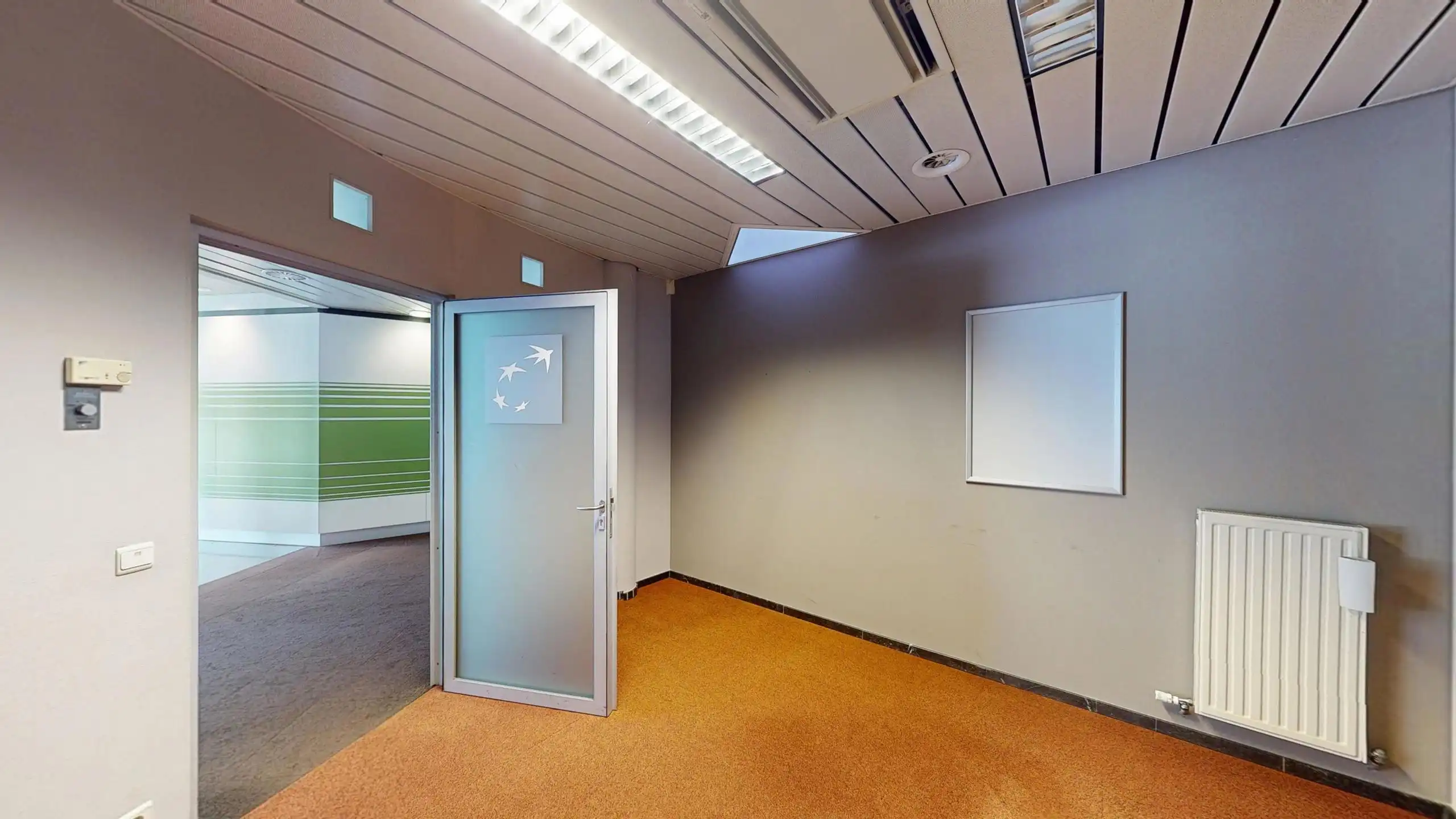 Zeer ruim kantoor op commerciële locatie in centrum Beringen foto 33