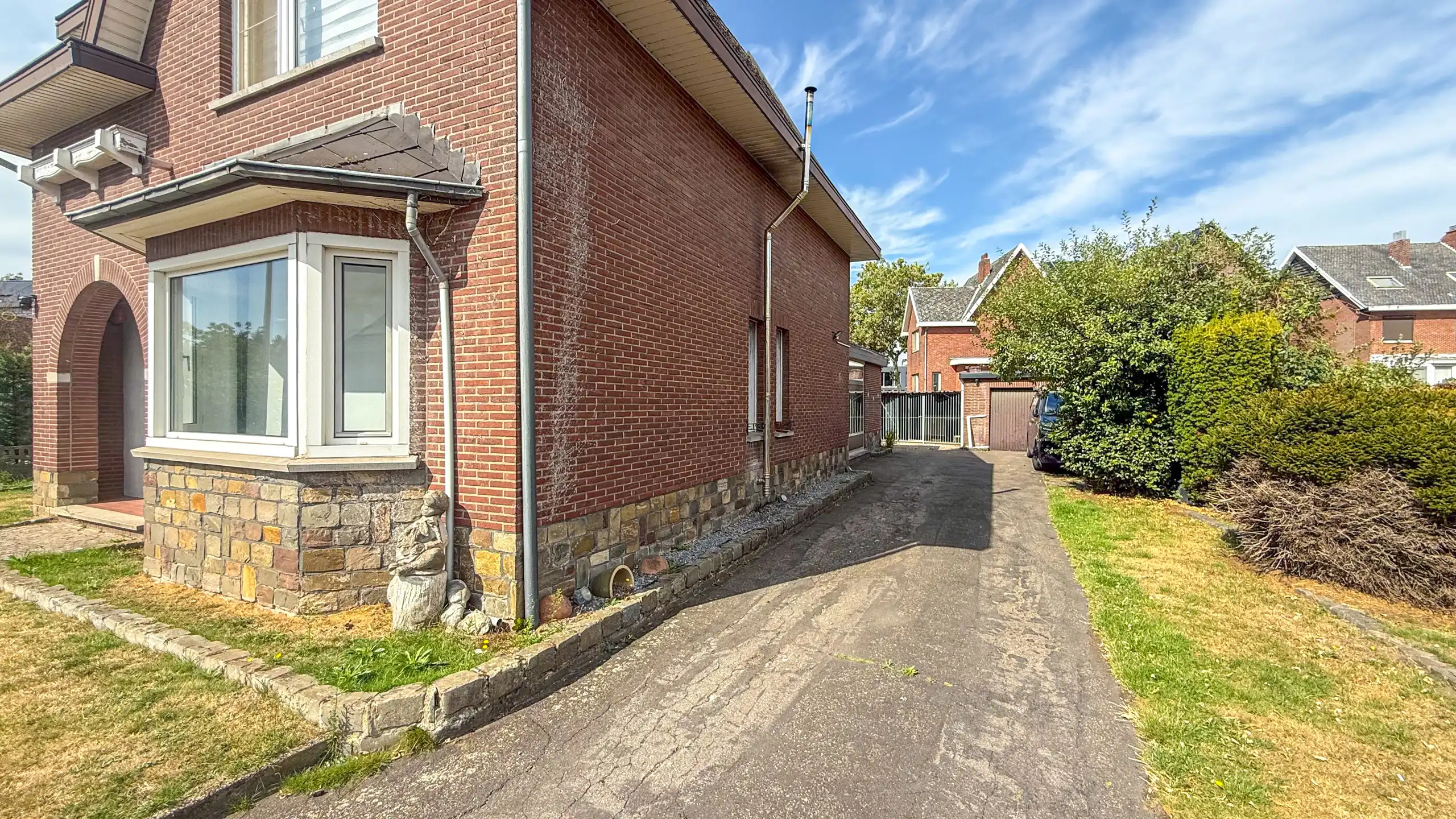 Ruime gezinswoning op groot perceel met veranda en tuin! foto 28