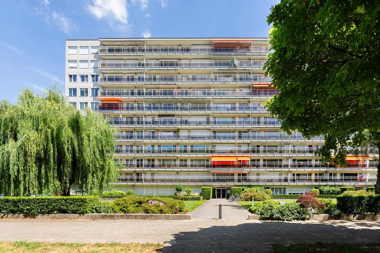 Ruim appartement met 4 slaapkamers, 2 badkamers en terras foto {{pictureIndex}}