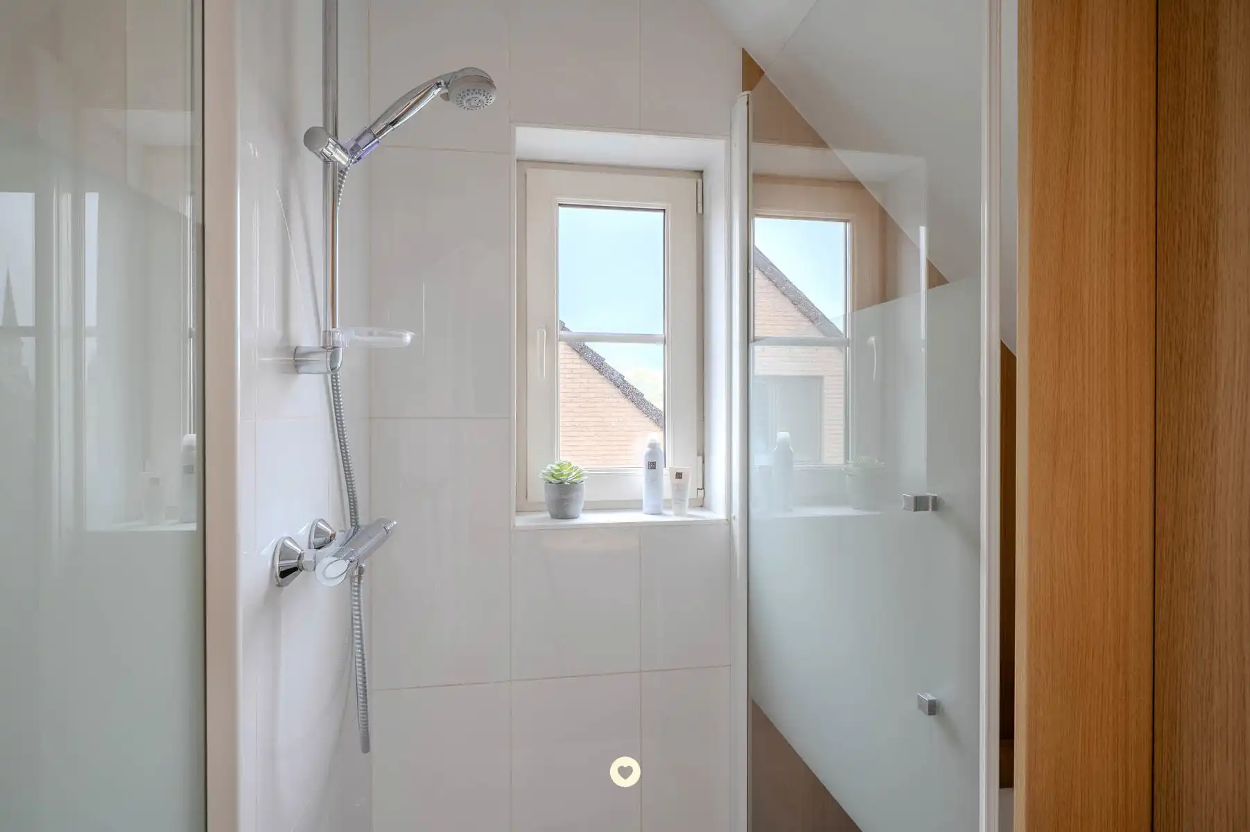 Recente en zeer ruime HOB met 4 à 5 SLK, 3 BDK en lift foto 18