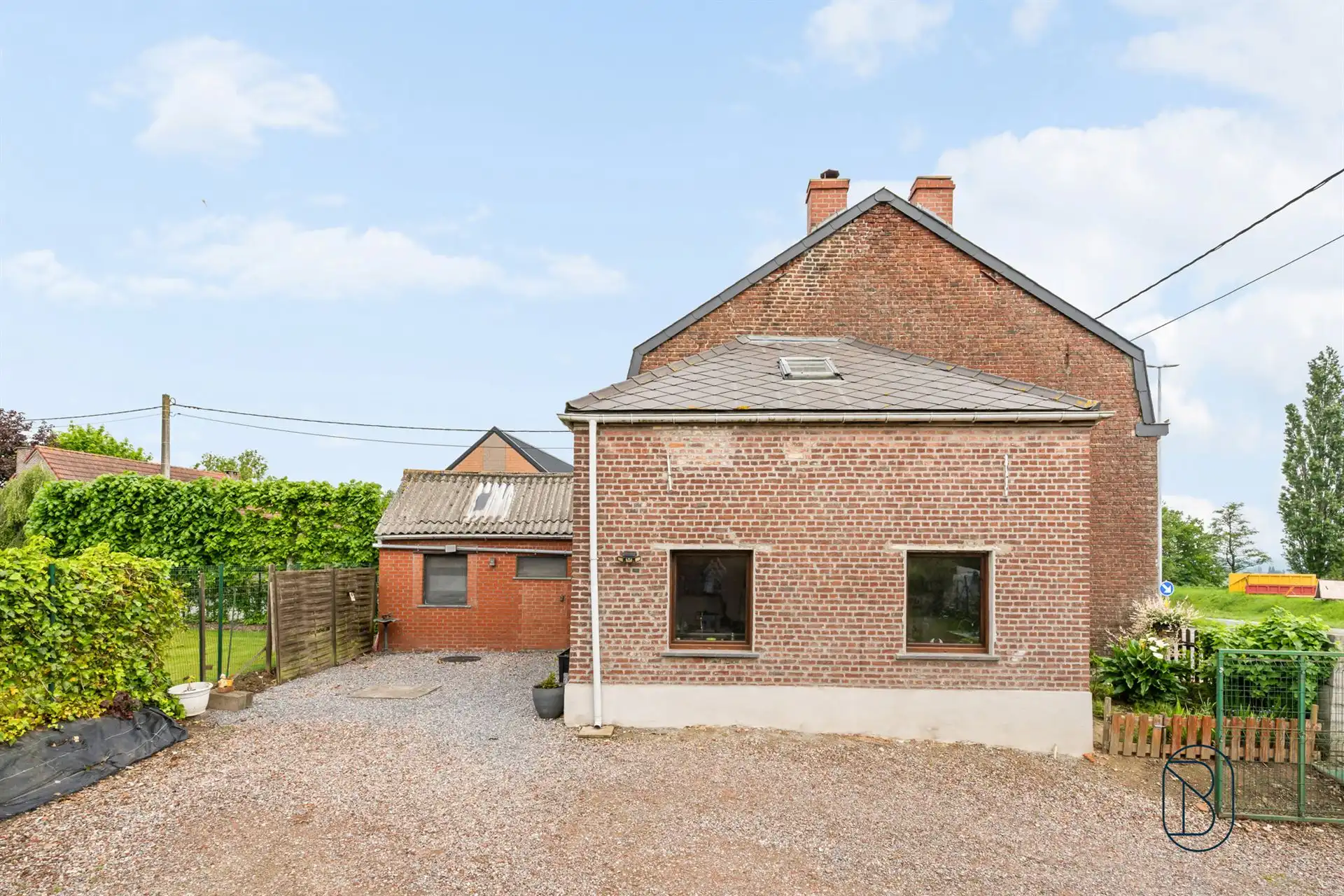 Ruime halfopen bebouwing op een perceel van 523 m² foto 3