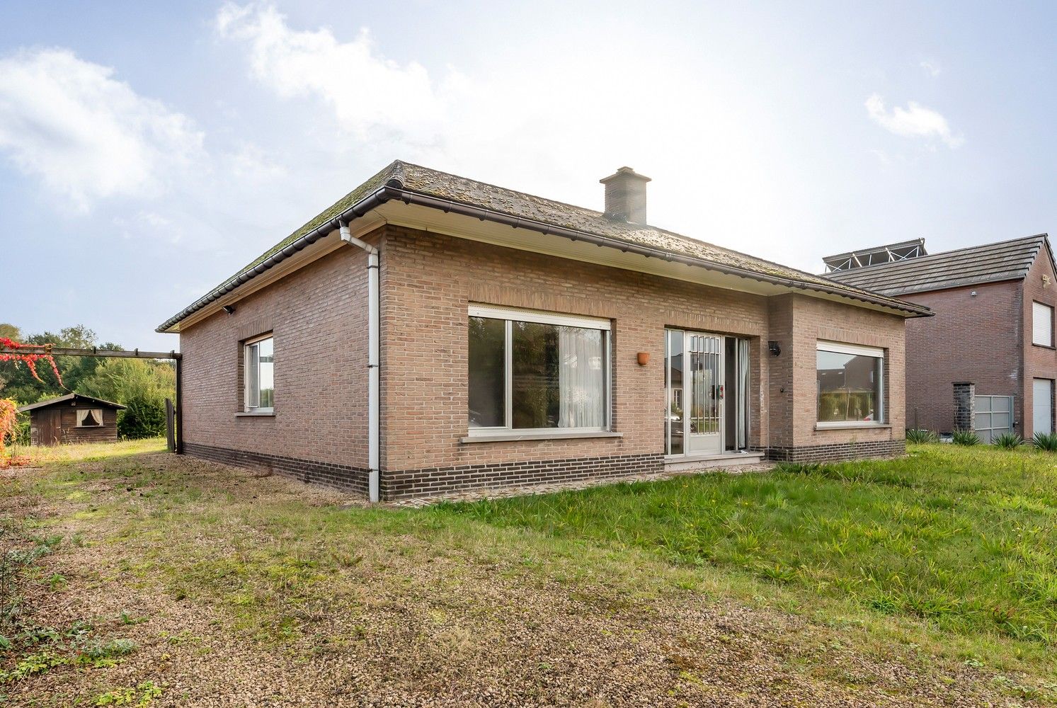 Op te frissen woning met zicht op groen foto 2