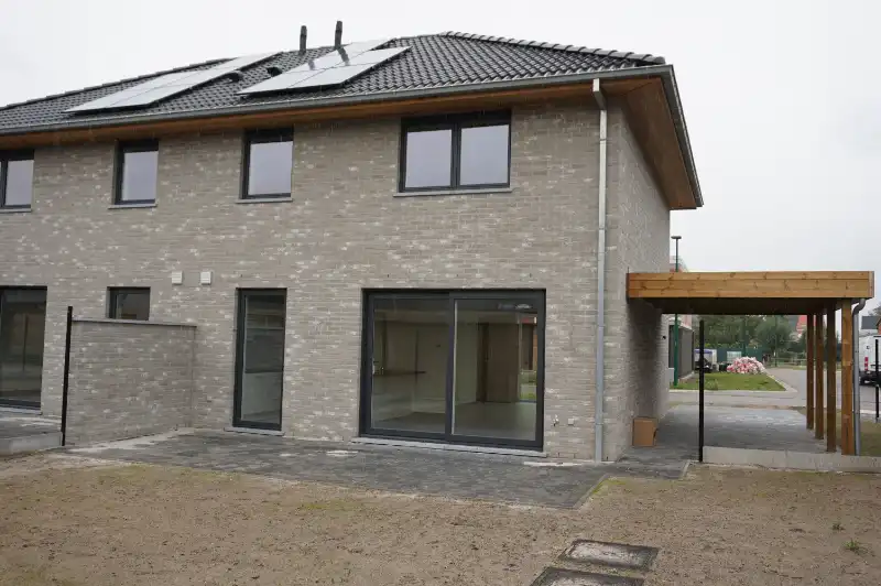 Recente nIeuwbouwwoning met 3 slk en carport foto 3