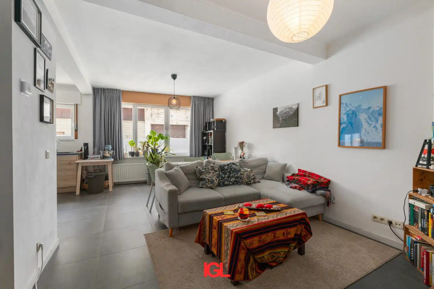 Gerenoveerd gelijkvloers appartement met 2 slaapkamers en garage. foto 4