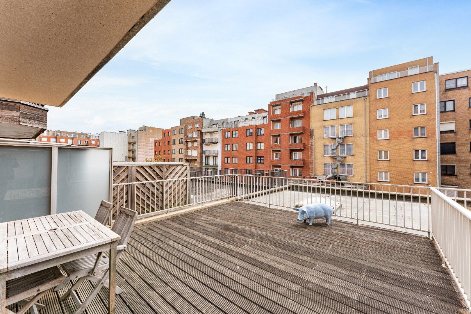Prachtig 2 slaapkamer appartement met zijdelings zeezicht en ruim zongericht terras foto 12