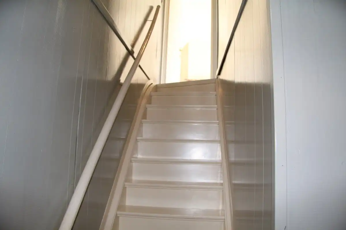 Woning met 2 slaapkamers, stalling en diepe tuin foto 2