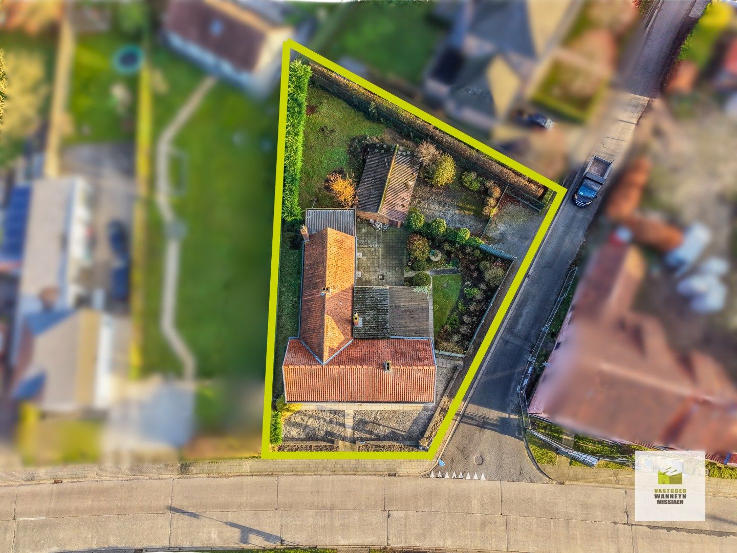 Gelijkvloerse te renoveren of herop te bouwen woning op 811m2 aan bosrand te Hertsberge foto 3