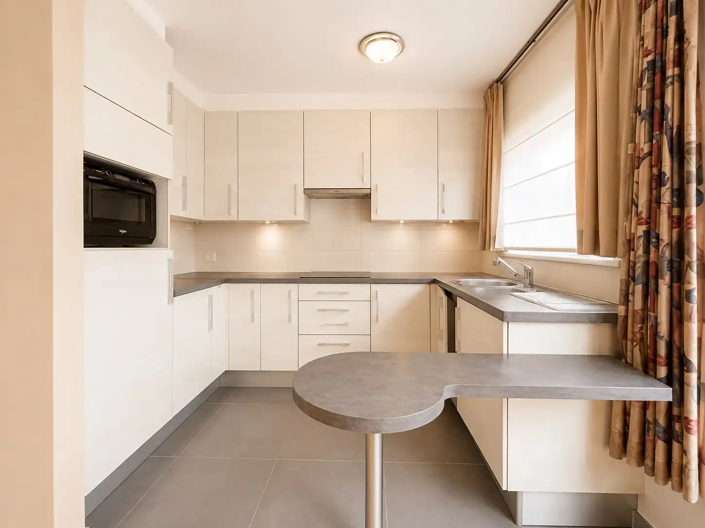 Gelijkvloers appartement met 2 kamers te Heist centrum foto 6