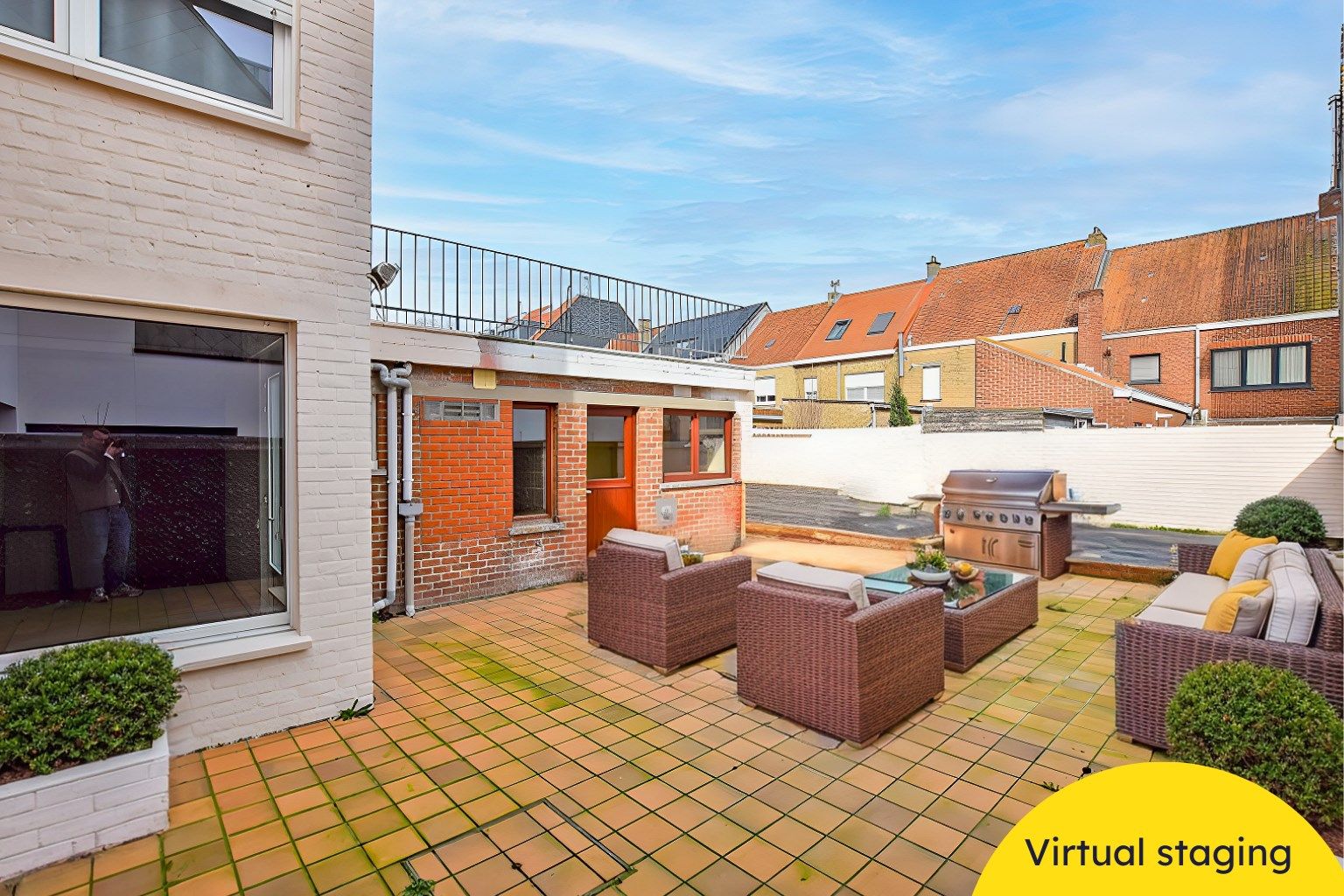 Ruime woning momenteel opgedeeld in 2 appartementen met inpandige garage en tuin op 240m². foto 8