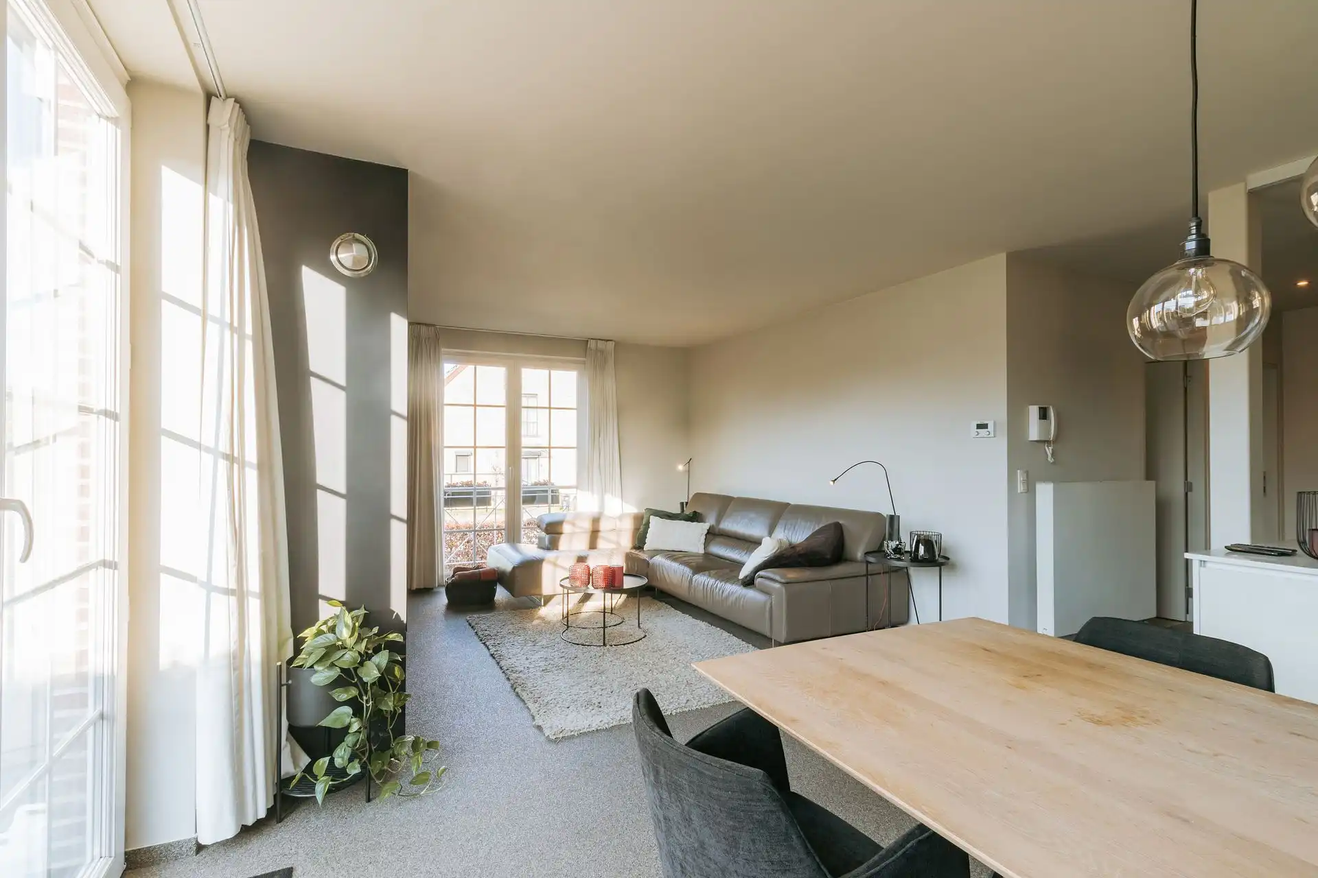 Instapklaar gelijkvloersappartement met tuin en garagebox foto 11