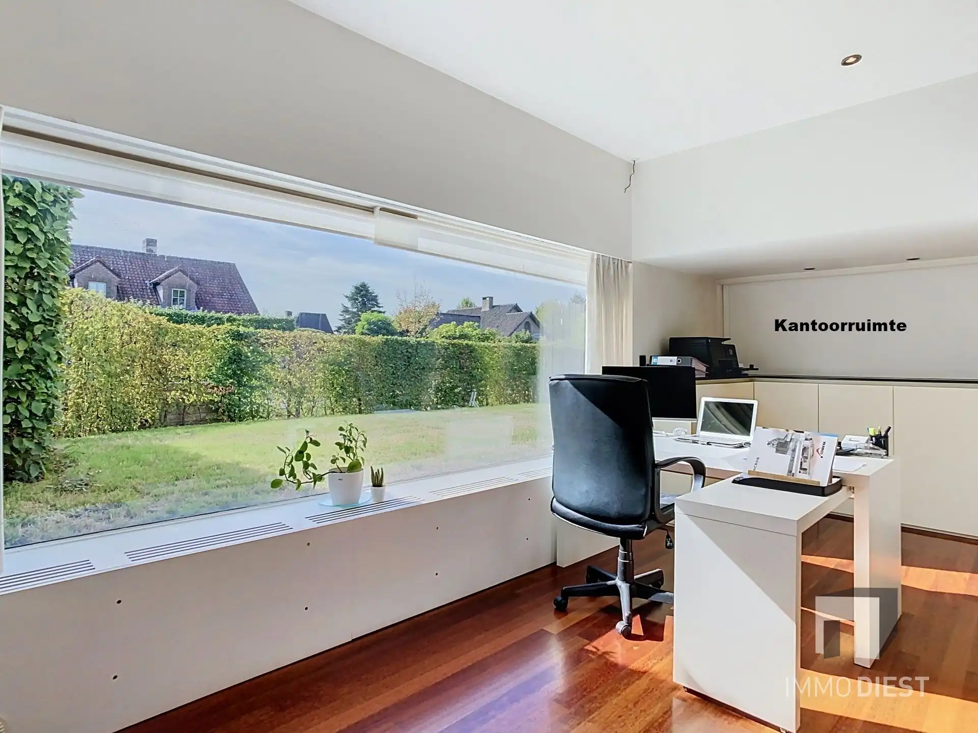 Comfortabel gelijkvloers met tuinhuis foto 5