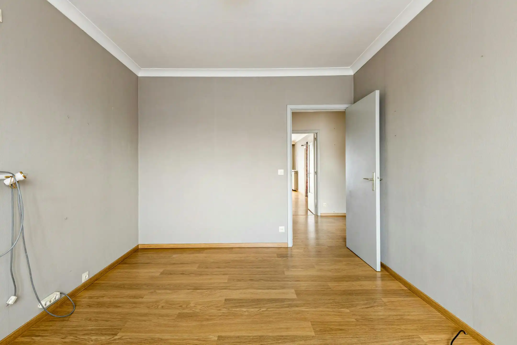 Twee slaapkamer appartement te koop in Kortrijk! foto 9