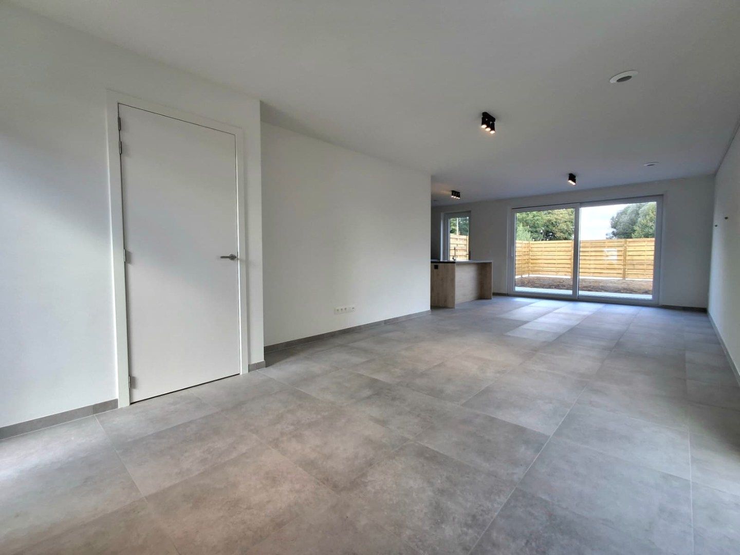 RUSTIG GELEGEN NIEUWBOUWWONING MET LUXE-AFWERKING | CARPORT | TUIN & 3 SLPKS IN HARTJE DENTERGEM foto 2