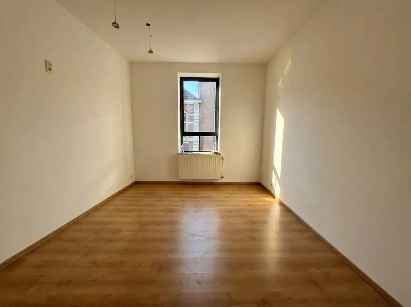 Zeer ruim 2-slaapkamer appartement met groot terras in het centrum van Bree.  foto 6