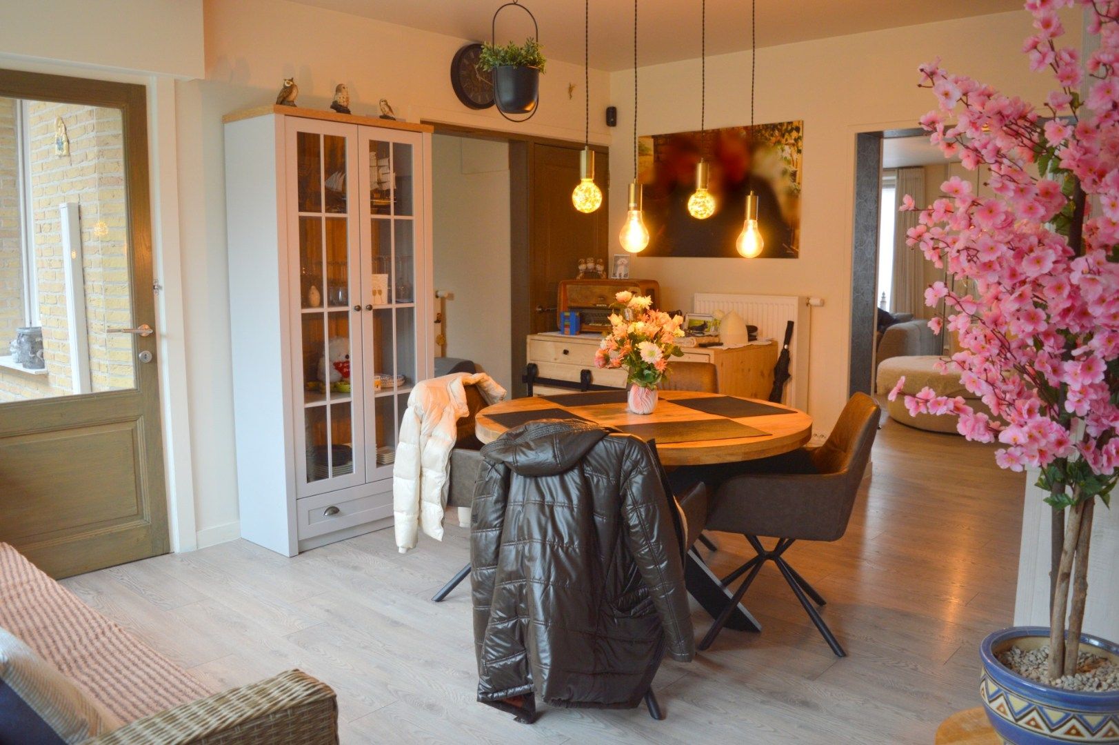 Ruime woning met garage in het centrum van Bellegem foto 3