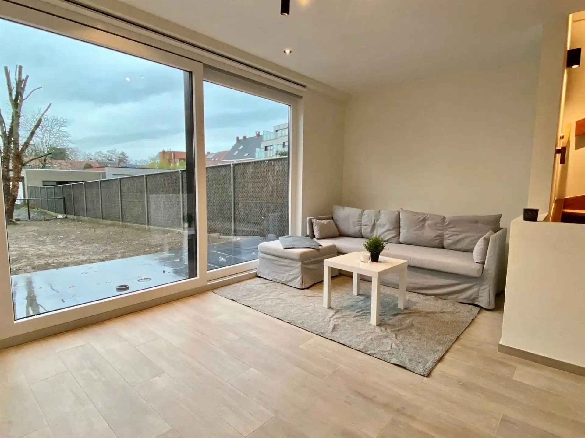 Ruime pal in het centrum gelegen woning met 4 slk, tuin en zonnepanelen! foto 4