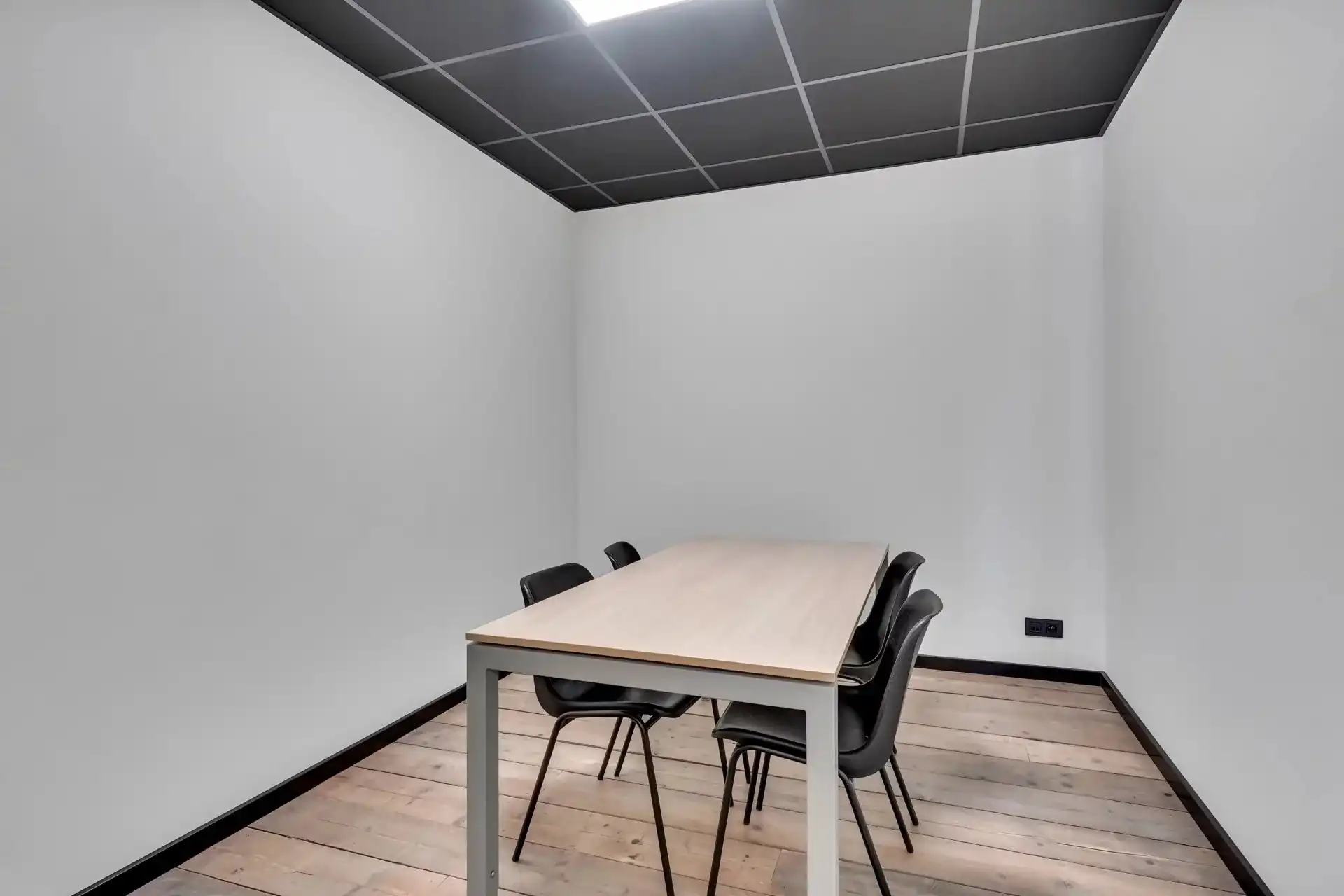 Industrieel gebouw op strategische locatie foto 21