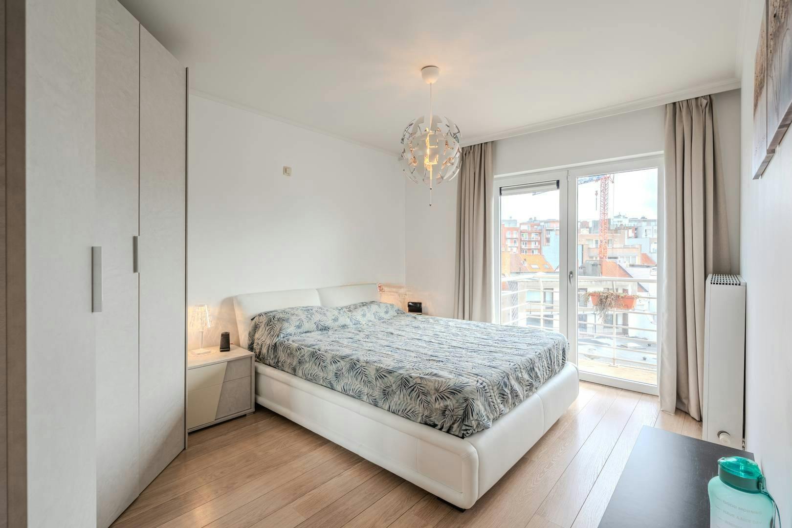 Instapklaar 2-slaapkamerappartement met terras in Oostende foto 9