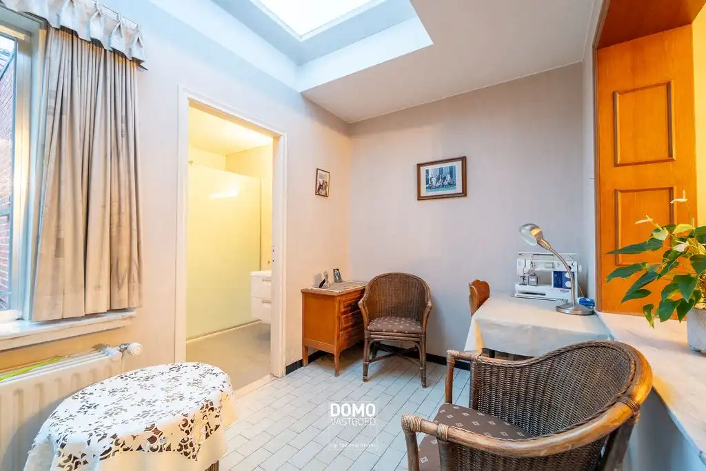 Halfopen bebouwing met grote tuin en 3 slaapkamers foto 4