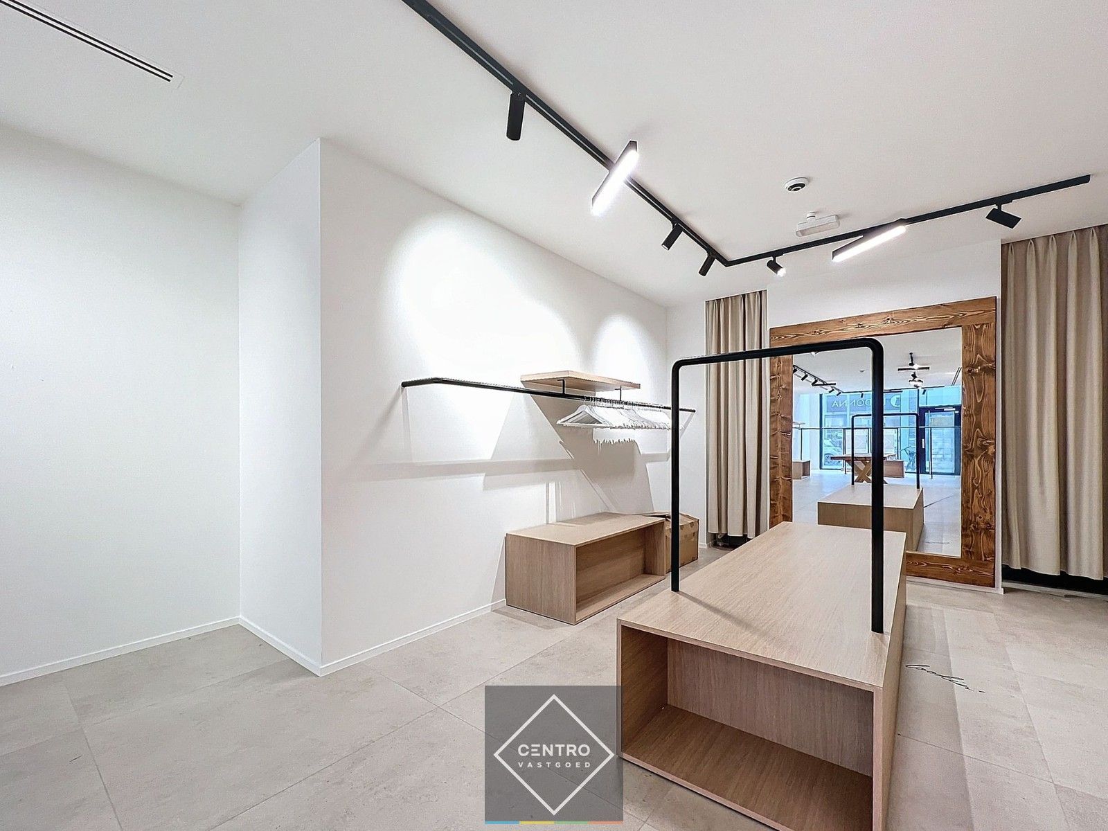 STIJLVOL ingericht handelspand 125m² (+ terras) TE HUUR  aan de Ooststraat te ROESELARE ! foto 12