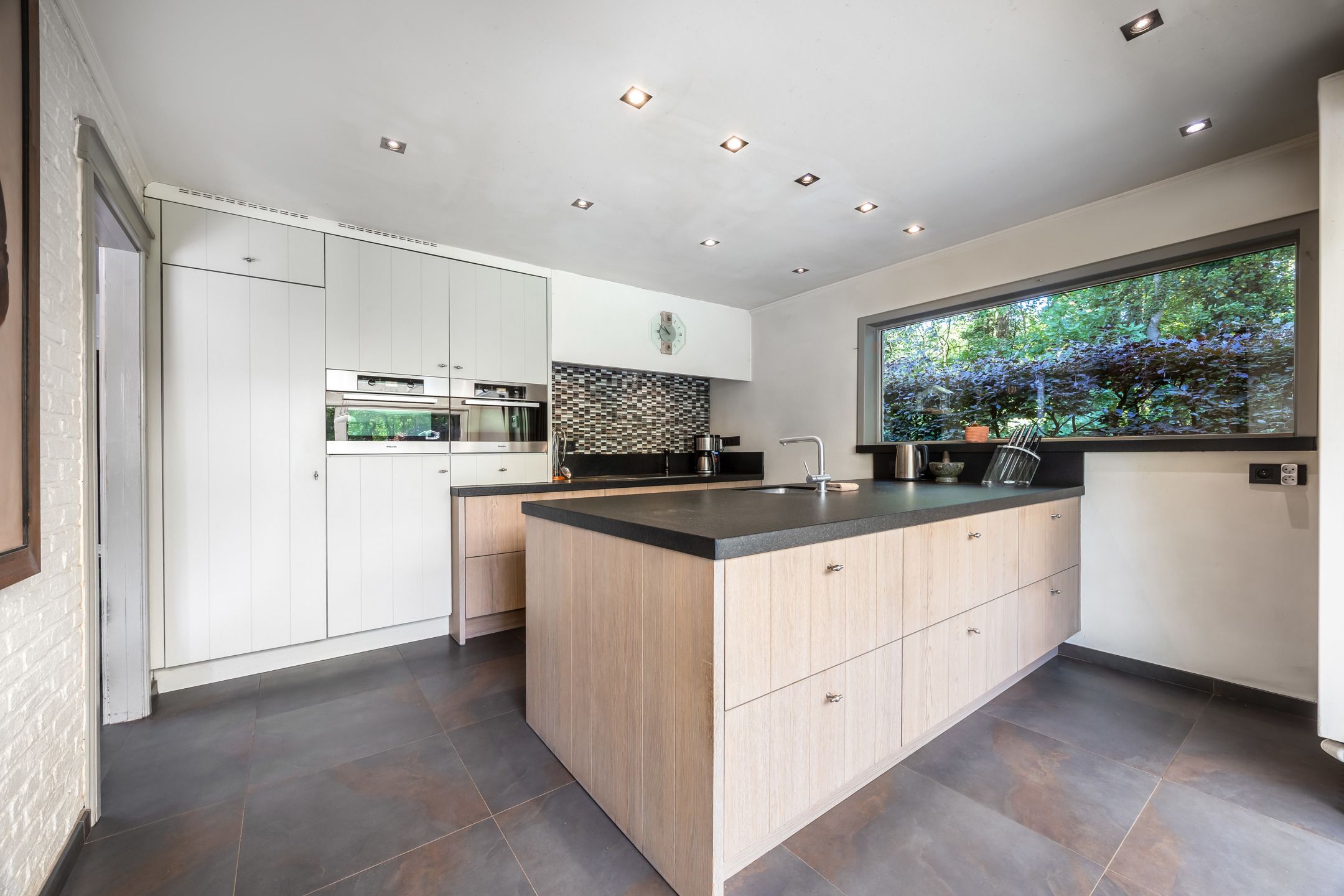 Laagbouwwoning op 2848 m² met Zwemvijver en Prachtige Tuin foto 21