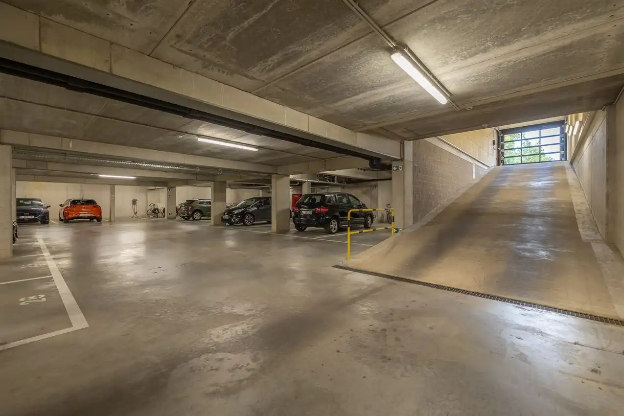 Lichtrijke penthouse met 2 slpk, terras en autostaanplaats foto 27